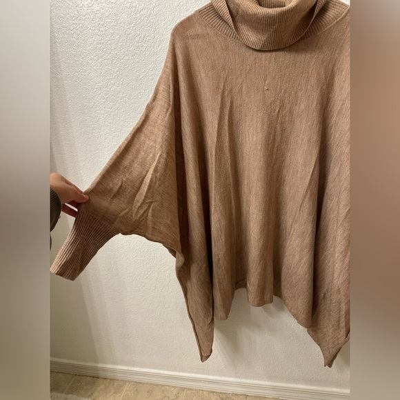 Neiman Marcus Turtle Neck Tan Poncho One Size - Picture 2 of 5